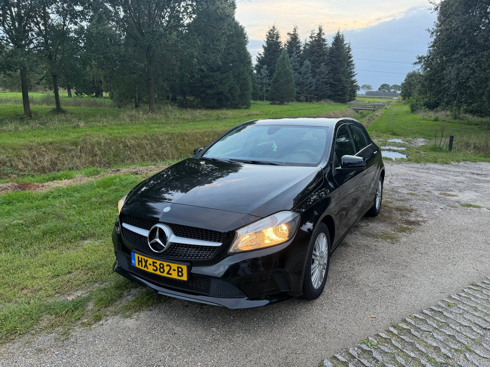 Mercedes-Benz A-Klasse 1.6 A160 2016 Zwart, Auto's, Voorwielaandrijving, 4 cilinders, Zwart, Handgeschakeld