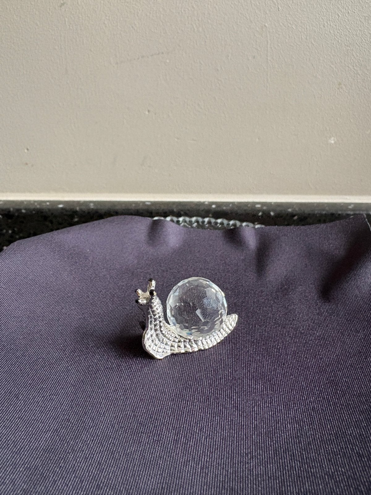 Swarovski miniatuur slakje, Verzamelen, Ophalen of Verzenden, Zo goed als nieuw, Figuurtje