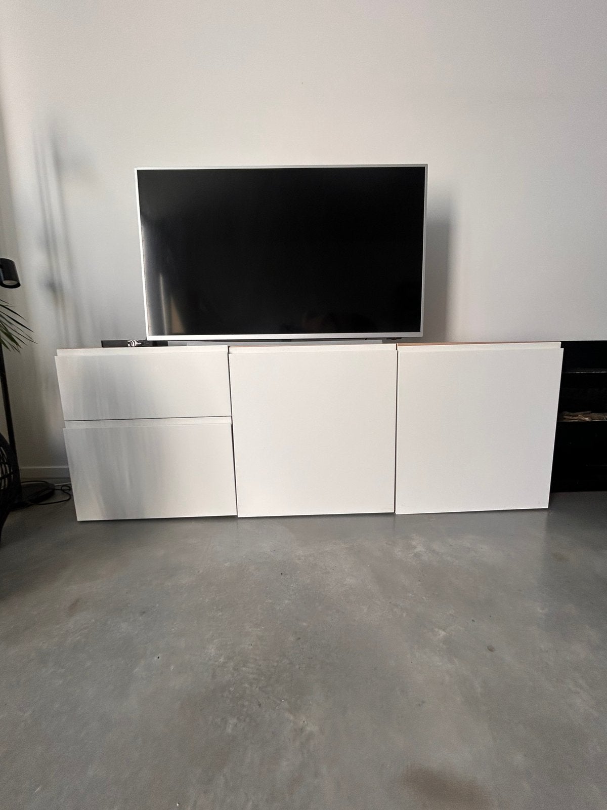 Besta kastje ikea, Ophalen, 150 tot 200 cm, 25 tot 50 cm, Glas