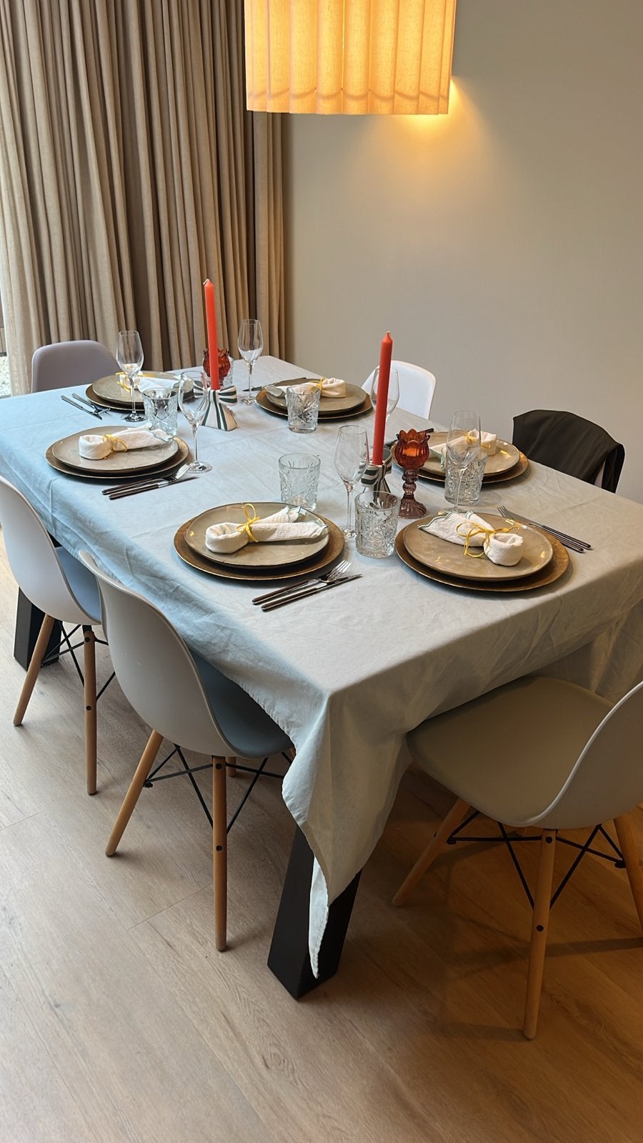 Houten Eettafel met Zwarte Poten en/of 4 Eames Stoelen, Ophalen, Gebruikt, 100 tot 150 cm, Vijf personen of meer