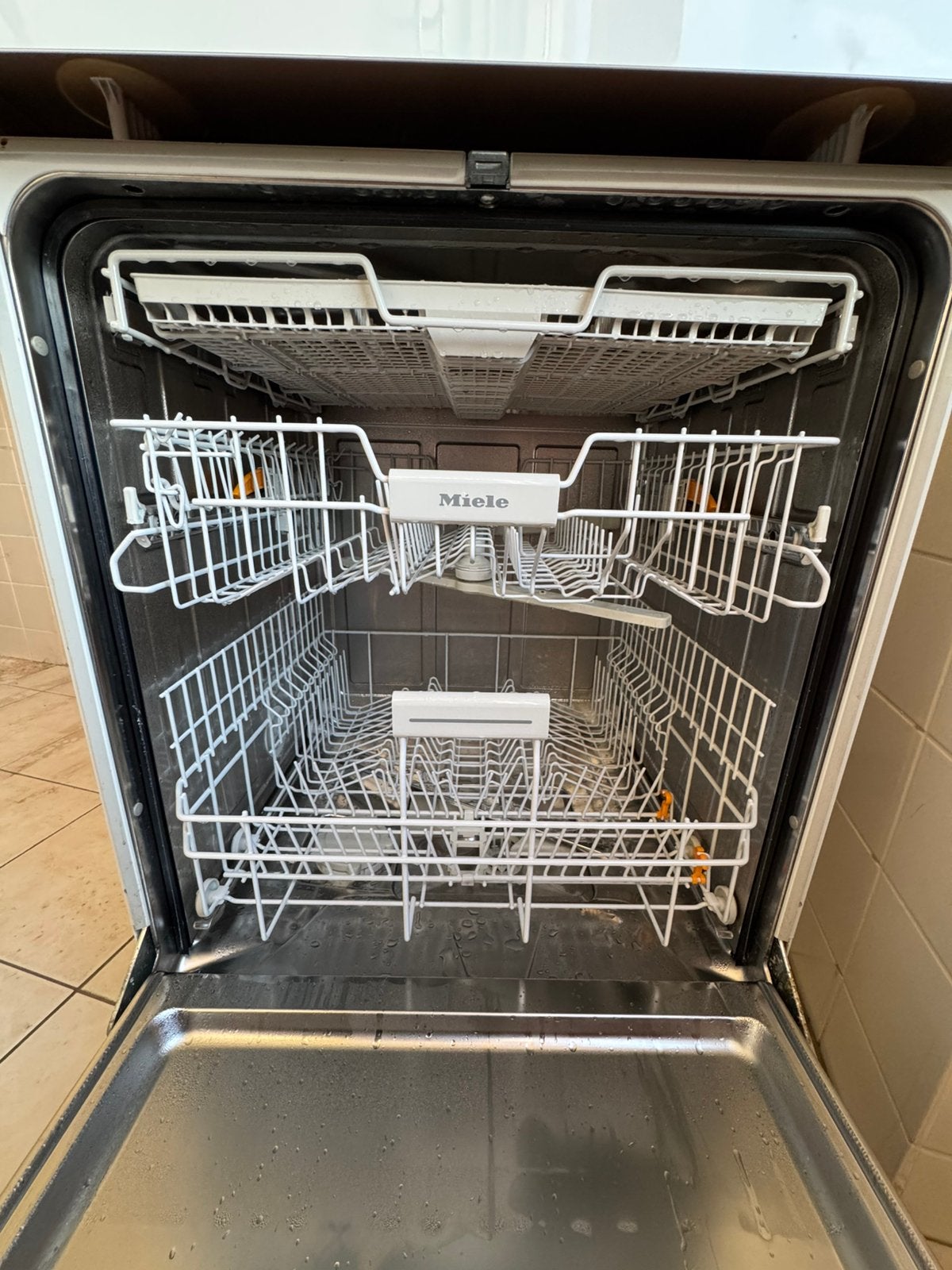 Vrijstaande Miele Vaatwasser Active Eco, Ophalen, Zo goed als nieuw, 85 tot 90 cm