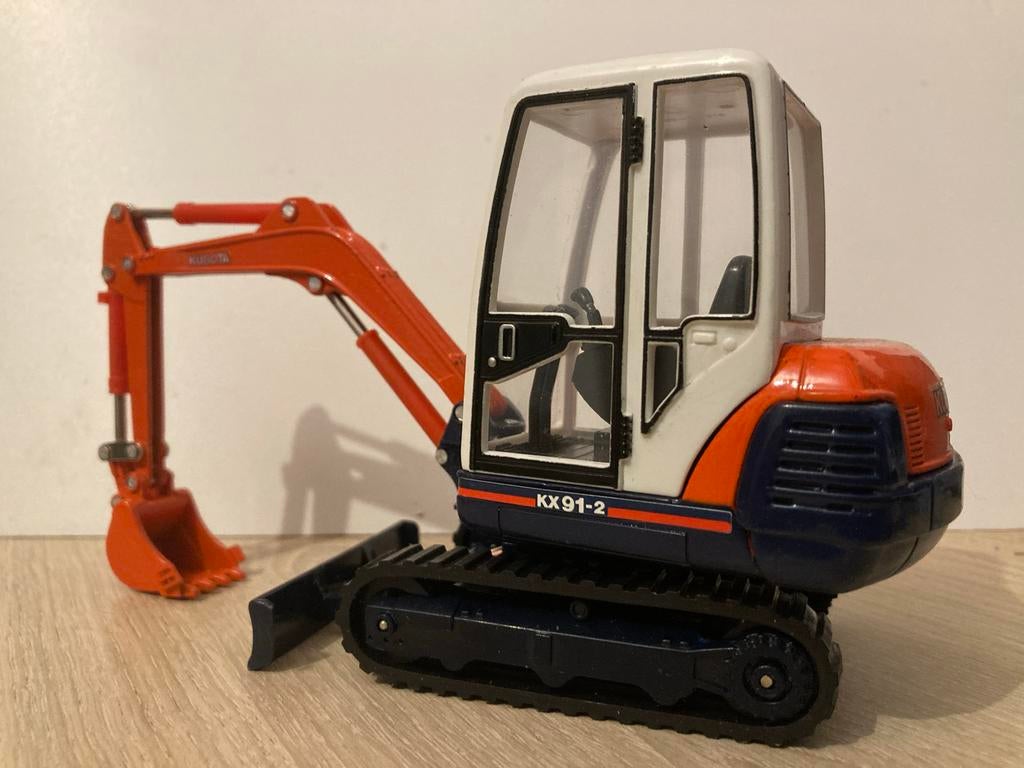 Kubota KX91-2 graafmachine, Hobby en Vrije tijd, Modelauto's | 1:24, Ophalen of Verzenden, Gebruikt
