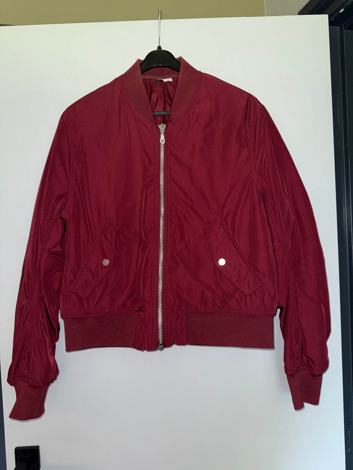 Stijlvolle Bordeaux Bomberjack - Maat 38, Ophalen of Verzenden, Zo goed als nieuw, Maat 38/40 (M), Rood