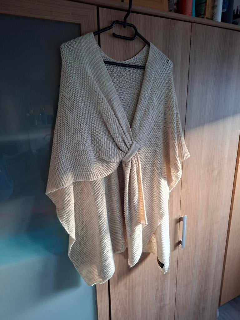 Nieuwe Poncho - Stijlvol en Comfortabel, Maat 38/40 (M), Beige, Nieuw, Ophalen of Verzenden