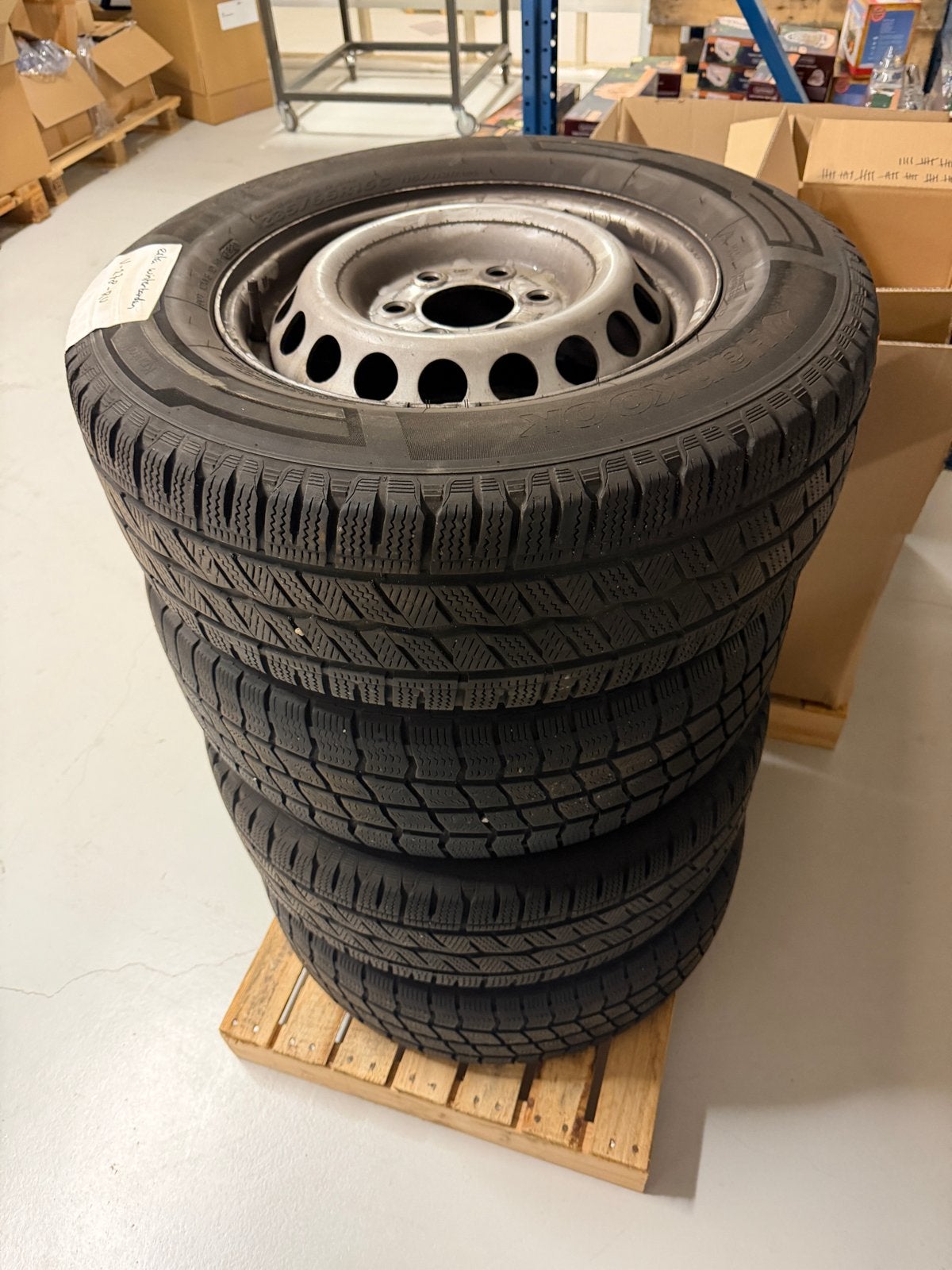 Winterbanden met velg Mercedes Sprinter 235/65R16C, Ophalen, 16 inch, Banden en Velgen, Winterbanden
