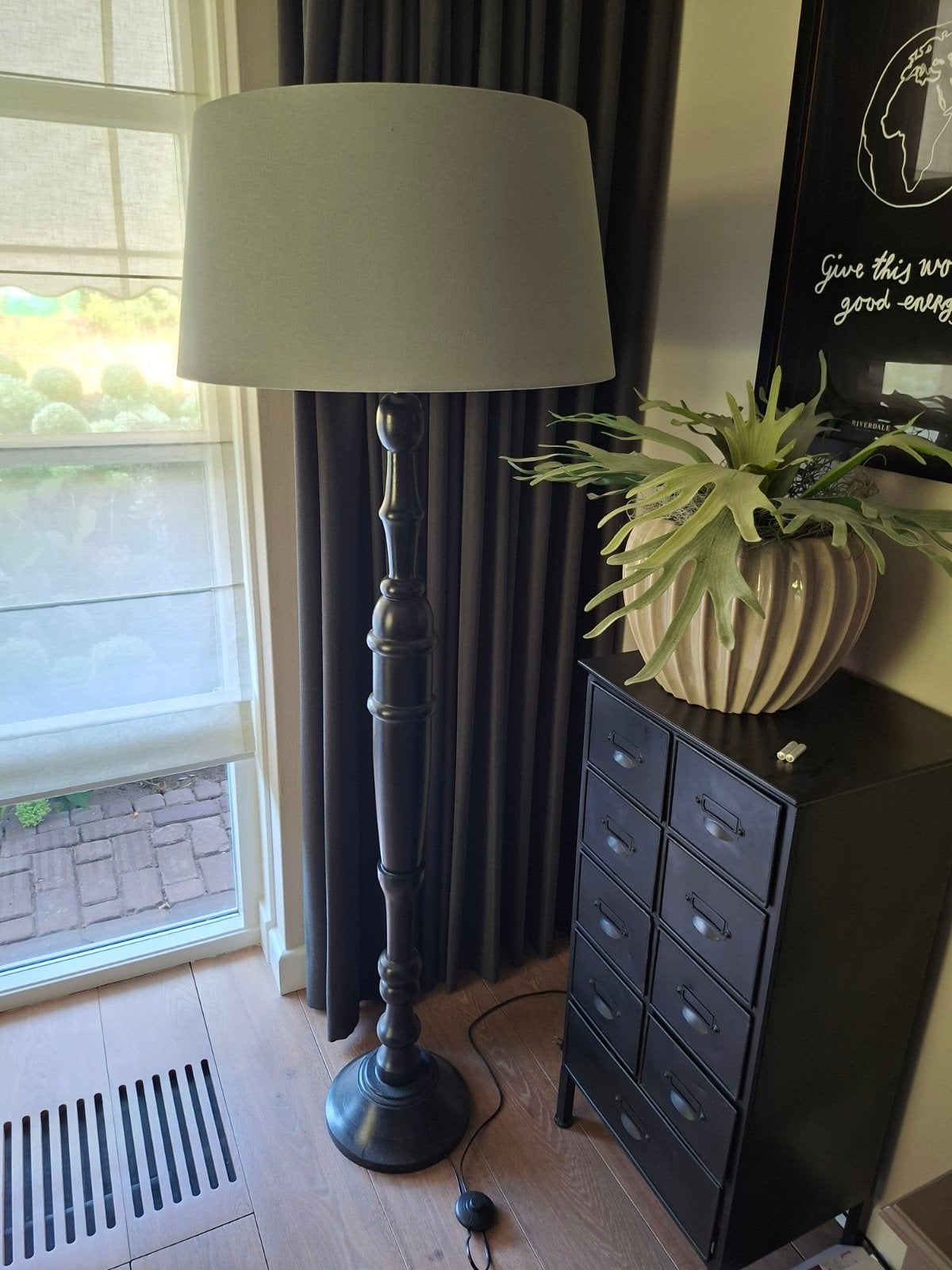 Riverdale staande lamp zwart met grijze orgionele Riverdale, Ophalen of Verzenden, Zo goed als nieuw, Hout, 150 tot 200 cm