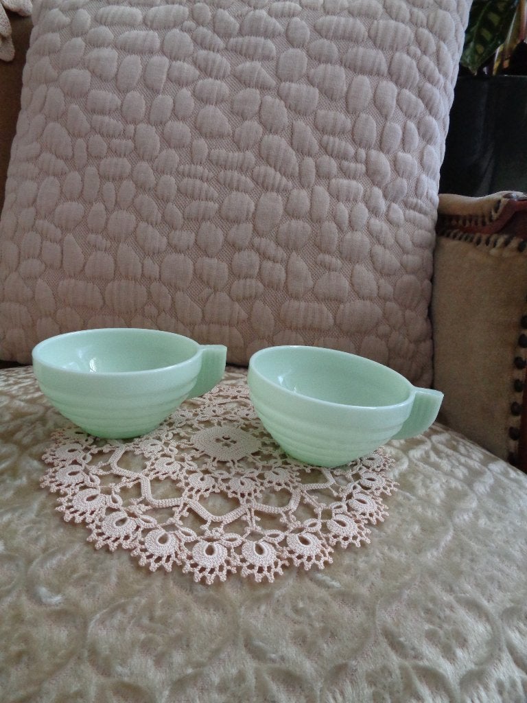 2 Brocante Franse Opaline Kopjes ** Mimosa **, Ophalen of Verzenden