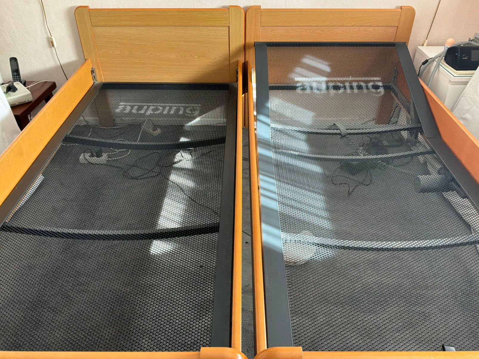 Senioren bedden 2 stuks ombouw licht beuken. 90 x 200 cm., Ophalen, Verstelbaar, 90 cm, Zo goed als nieuw