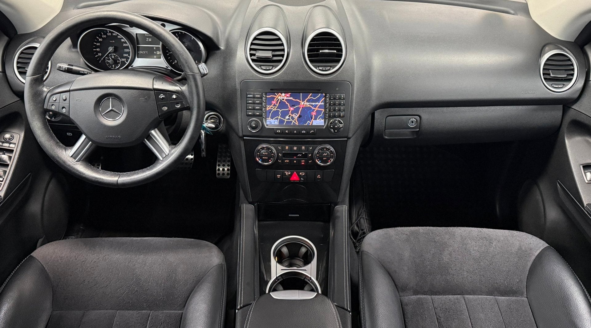 Mercedes-Benz M-klasse 320 CDI*Topstaat*Trekhaak*NweApk*Navi, Auto's, Automaat, Gebruikt, Zwart, Parkeersensor