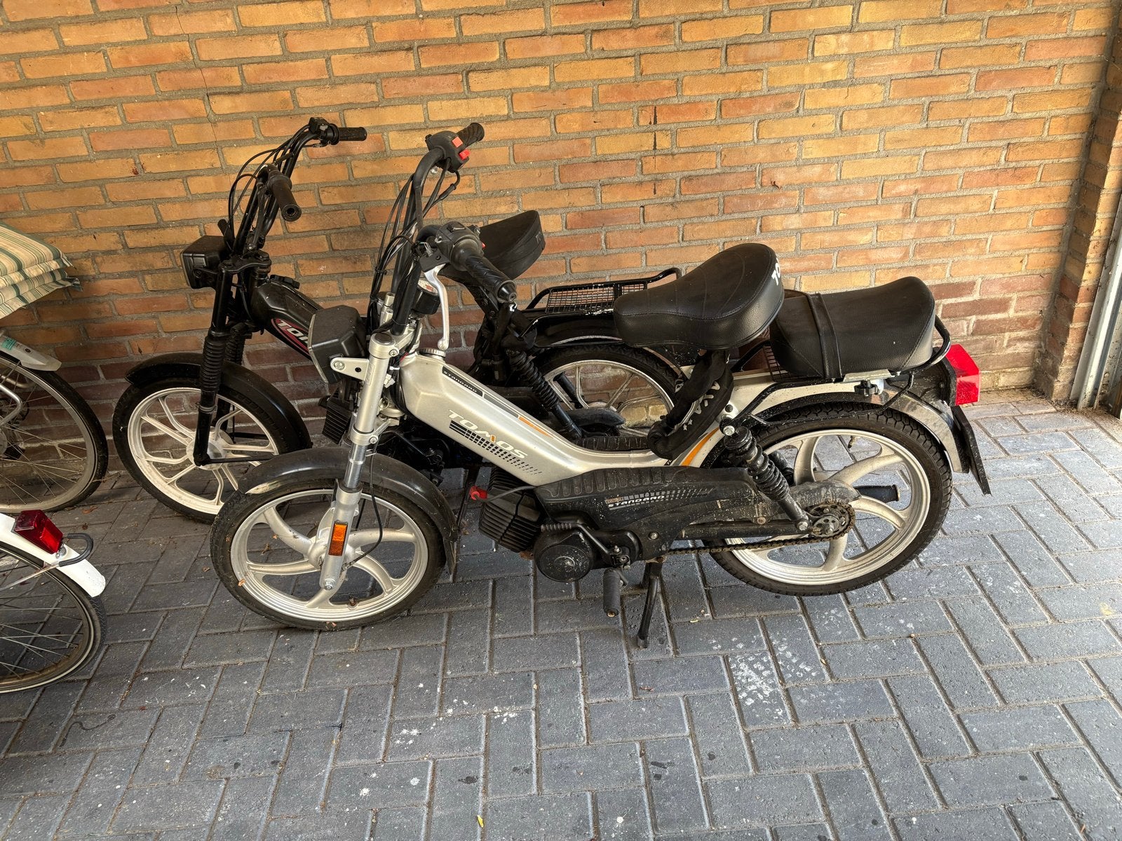 Tomos brommer - Goed onderhouden.    Lopen beide niet, Ophalen, Gebruikt, Maximaal 45 km/u, Overige modellen