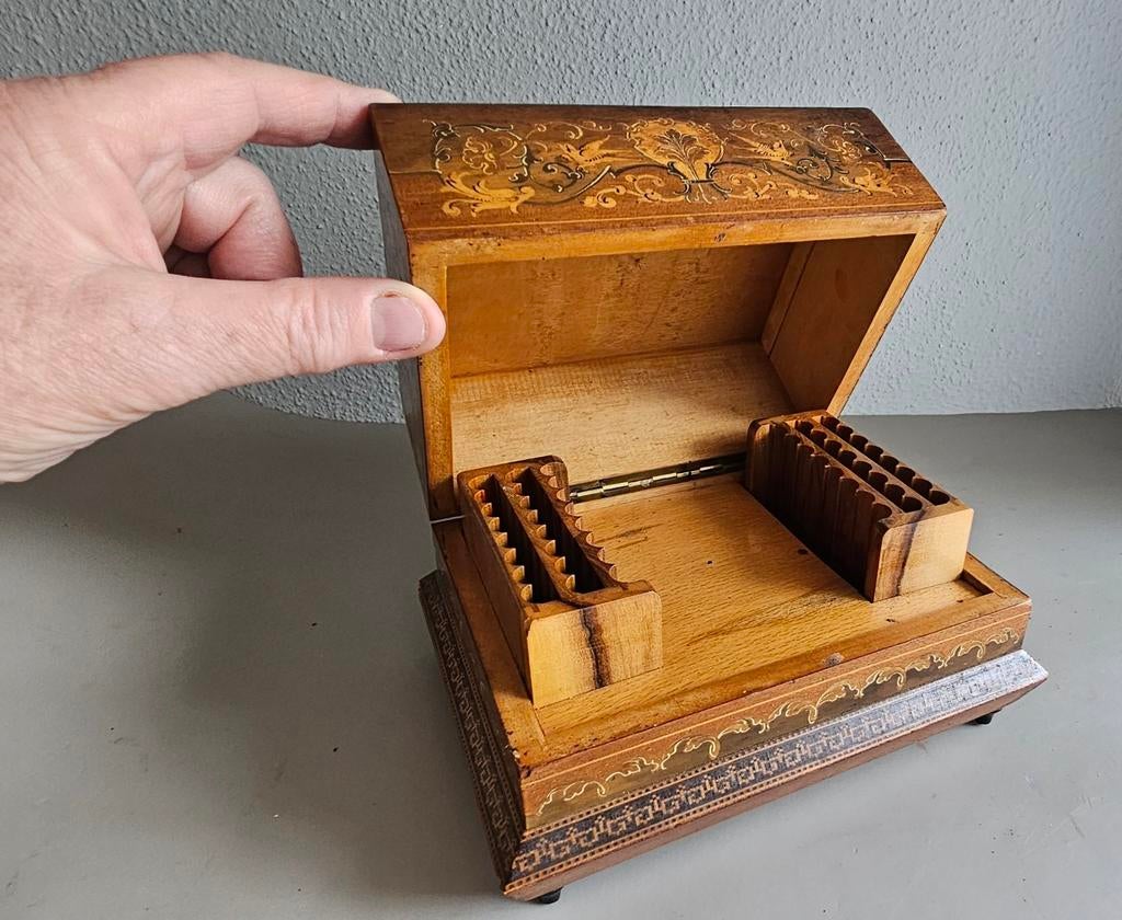 Muziek/sigarettendoos, Ophalen of Verzenden