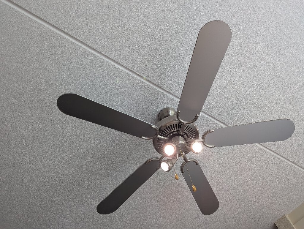 Foto 3 van Plafondventilator met verlichting - Zwart/Grijs bladen