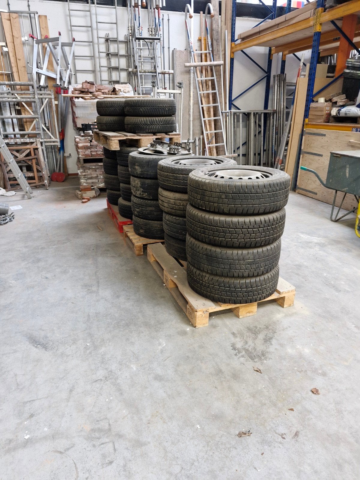 Bijna gratis banden en velgen opel vivaro, Auto-onderdelen, Banden en Velgen, Ophalen, 16 inch, Banden en Velgen, Zomerbanden