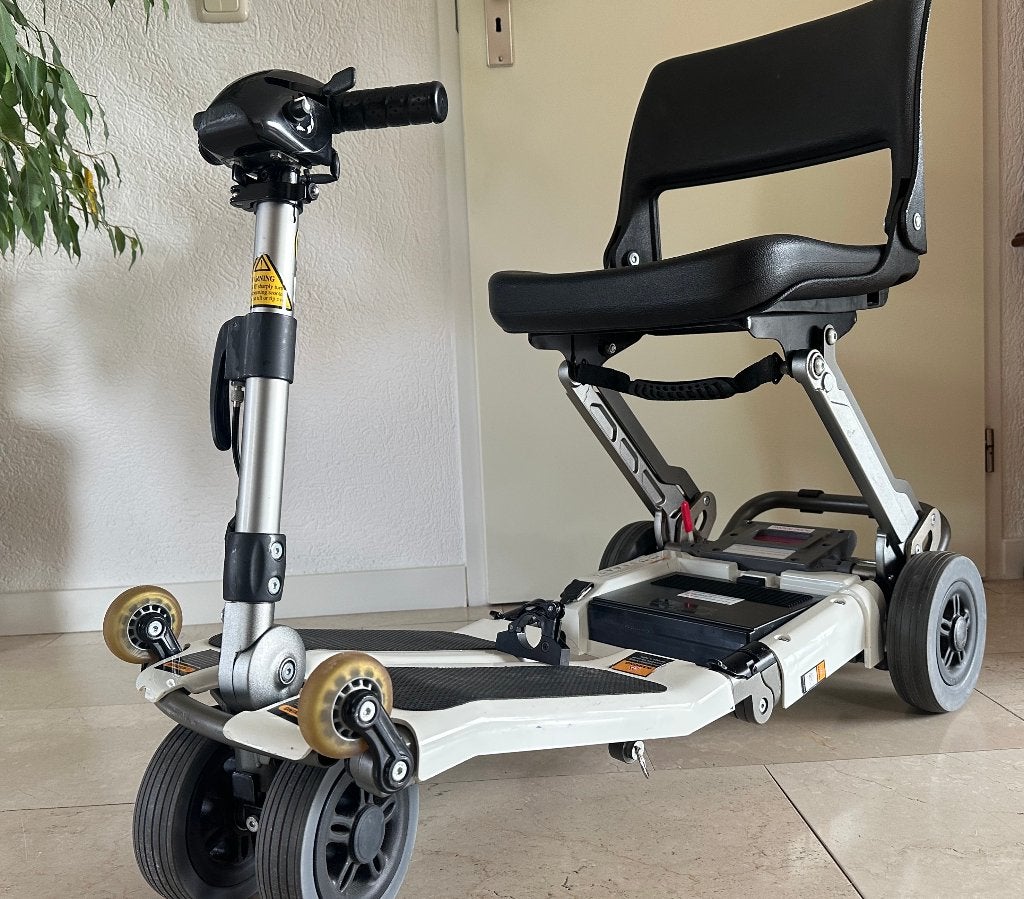 REISMOBIEL Luggie - Mango  opvouwbaar met lithium batterij., Diversen, Ophalen of Verzenden, Inklapbaar, Zo goed als nieuw, Elektrische rolstoel