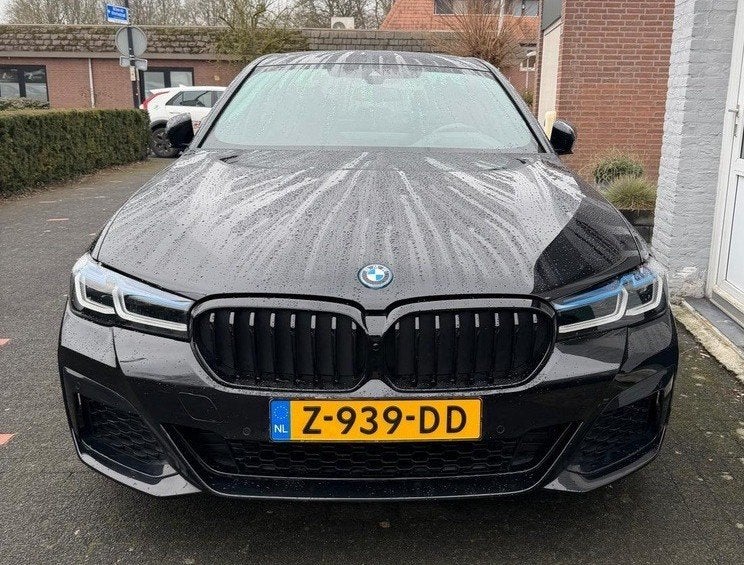 BMW 5-serie 545e xDrive High Executive | Harman/Kardon | Las, Auto's, Dealer onderhouden, Gebruikt, 394 pk, 2000 kg