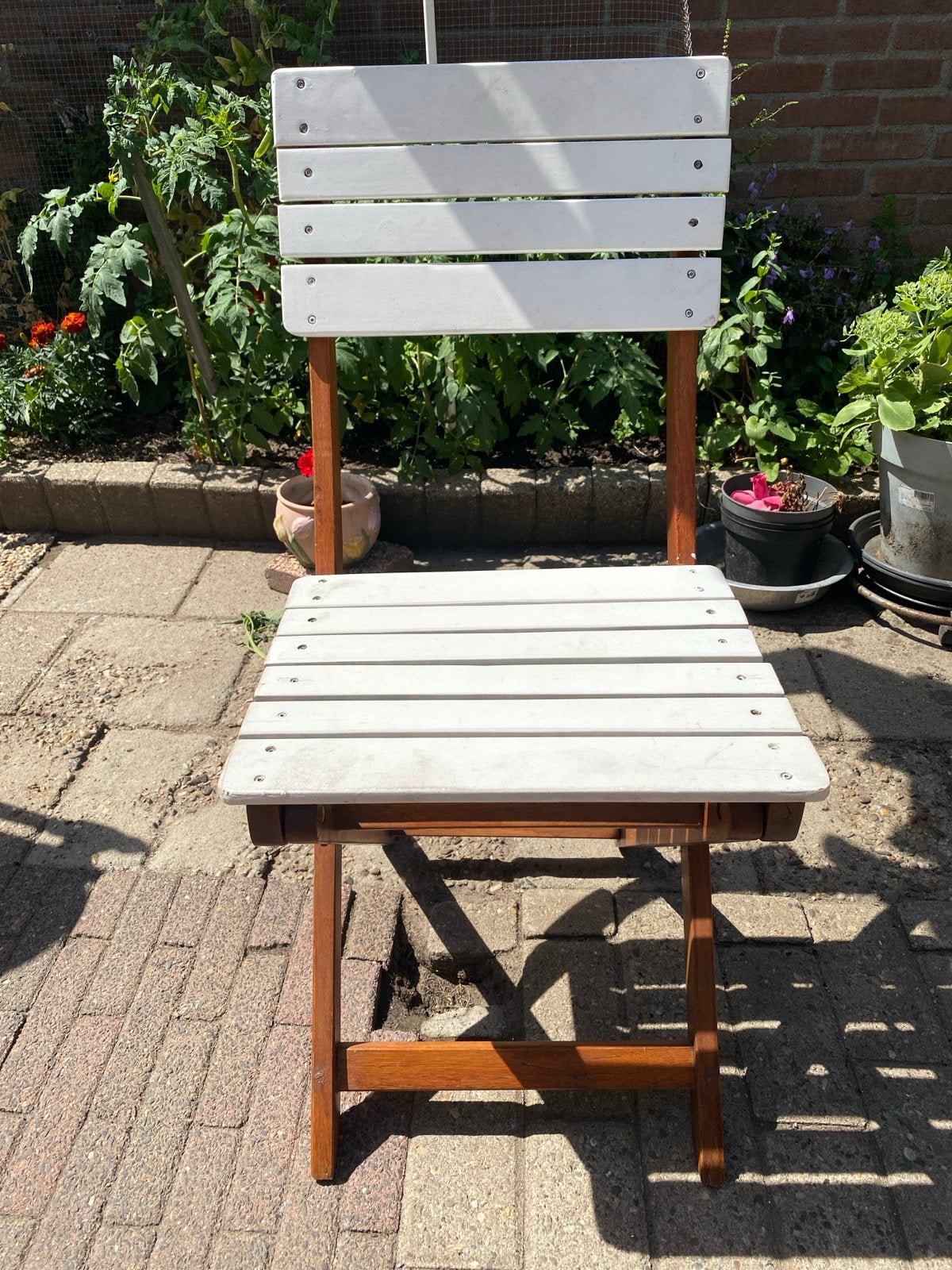 1 Houten klapstoel wit/bruin - Hoogte 85 cm, Ophalen, Gebruikt, Hout, Inklapbaar