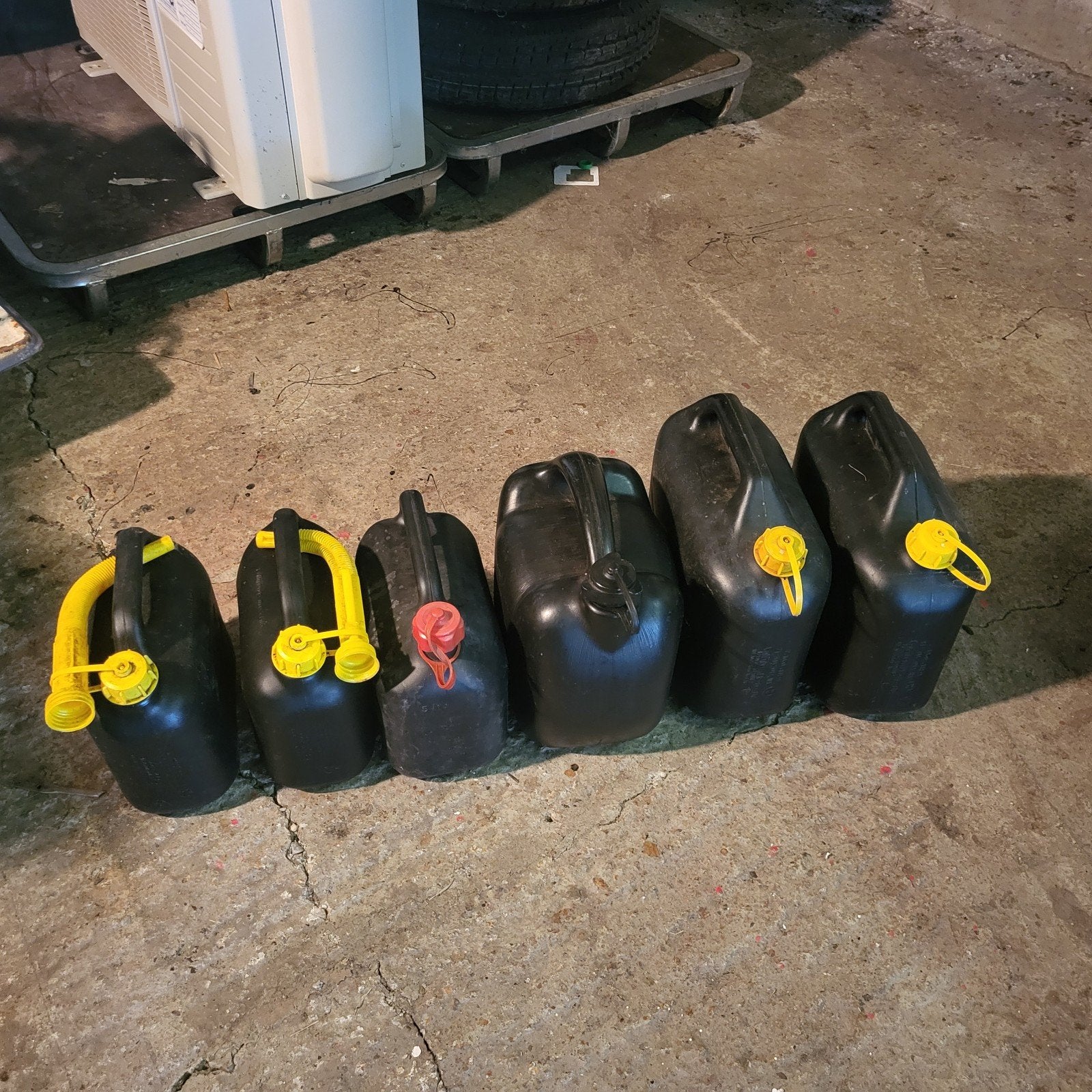 Diverse brandstoftanks en jerrycans, Ophalen, Gebruikt, Overige typen