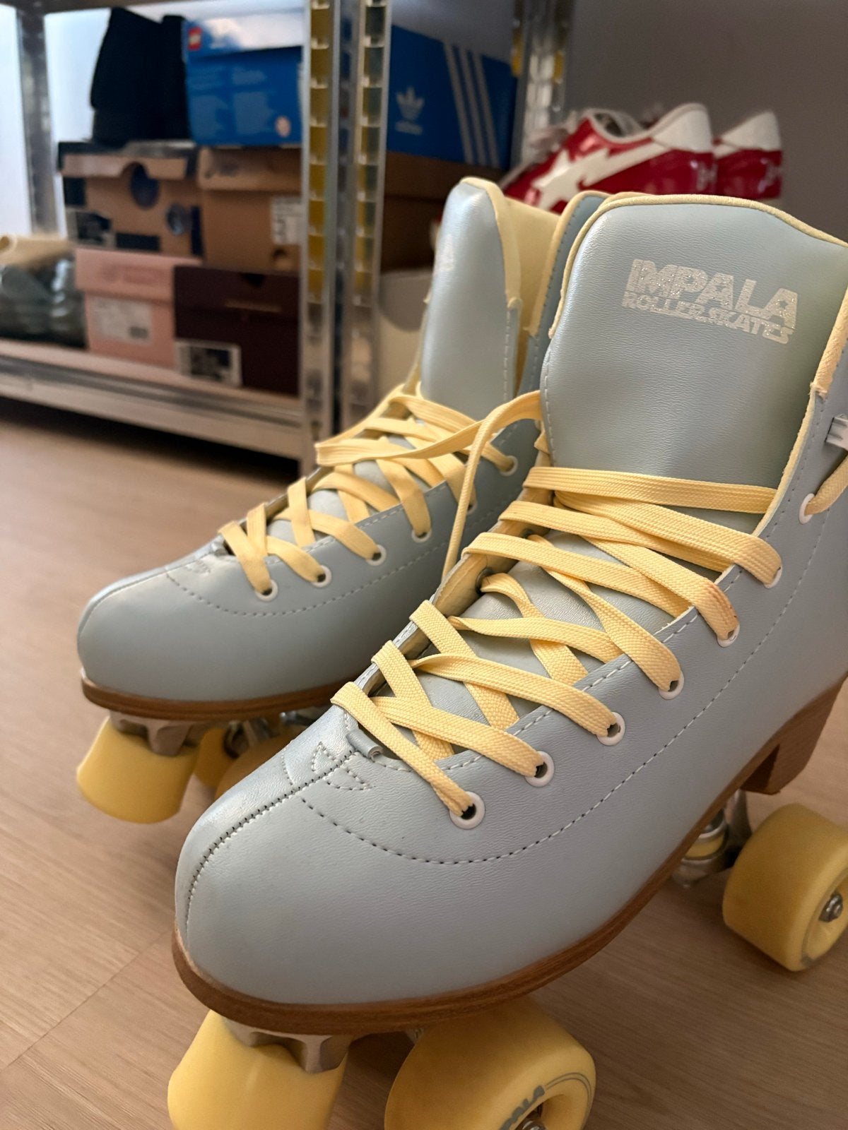 Impala Rolschaatsen + Helm & Beschermingsset | Maat 41, Sport en Fitness, Skeelers, Ophalen of Verzenden, Zo goed als nieuw
