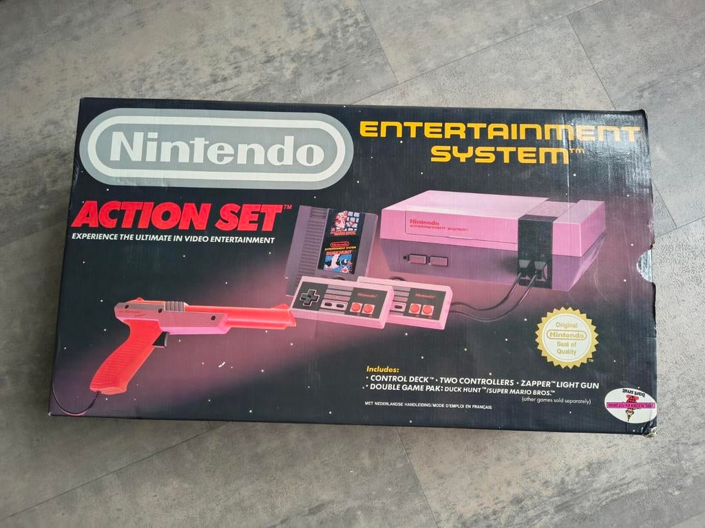 Nintendo NES action set spelcomputer, Spelcomputers en Games, Spelcomputers | Nintendo NES, Ophalen, Gebruikt, ., Met 2 controllers