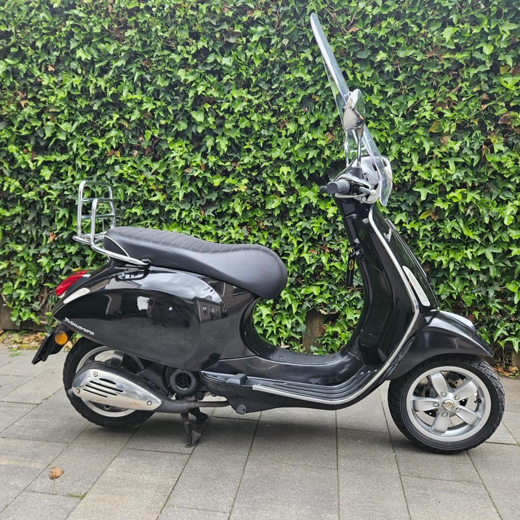 Vespa Primavera 2017 - goede scooter met lage km stand, Fietsen en Brommers, Scooters | Vespa, Ophalen of Verzenden