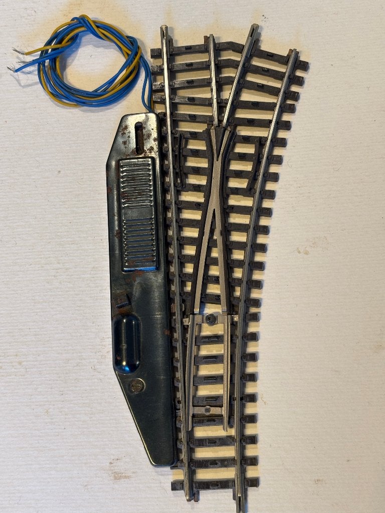 Märklin 2261 elektrische wissel rechts K-rails, Wisselstroom, Gebruikt, Rails, Ophalen of Verzenden