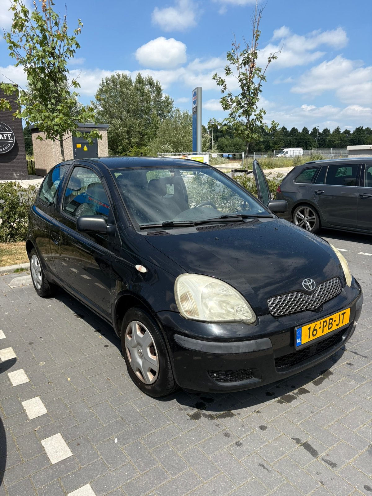 Toyota Yaris 1.0 16V Vvti 3DR Terra 2004 Zwart, Ophalen