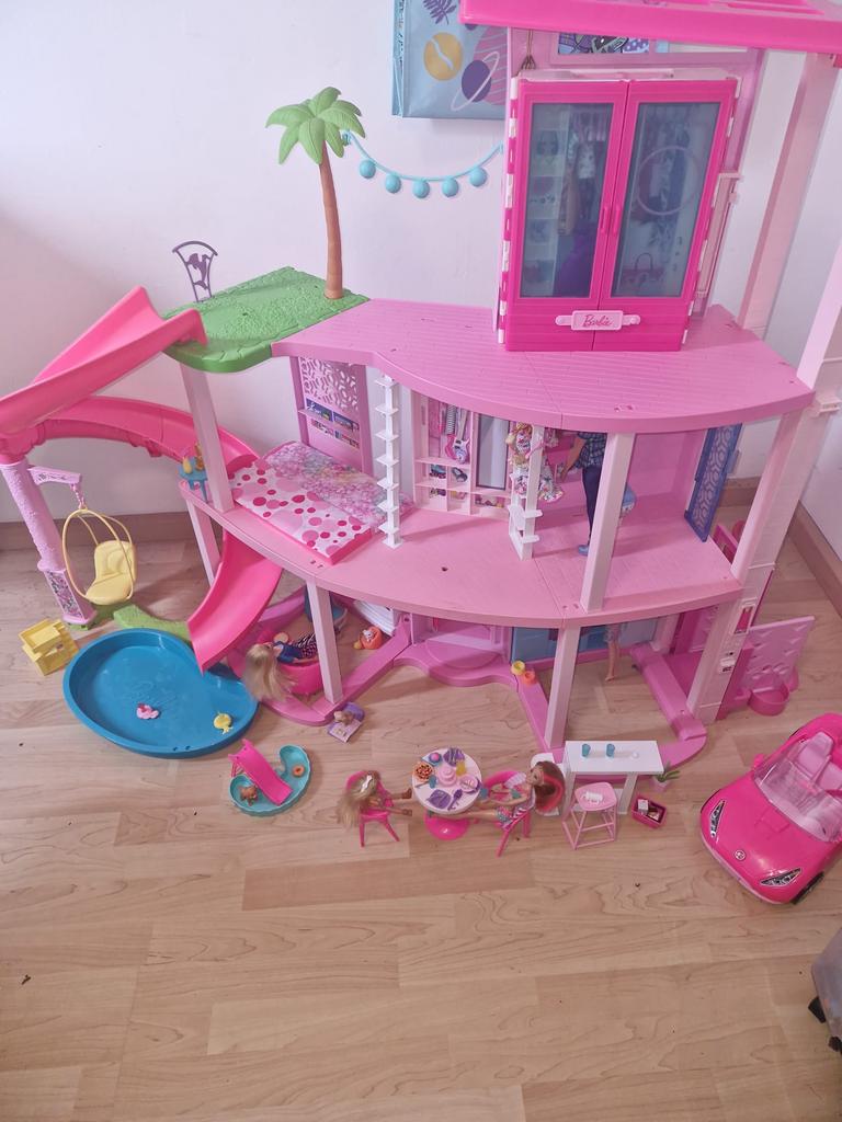 Barbie Droomhuis met auto, poppen en accessoires, Kinderen en Baby's, Speelgoed | Overig, Ophalen of Verzenden, Zo goed als nieuw
