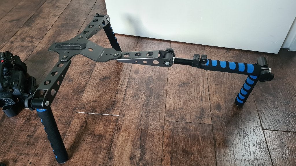 Shoulder Rig / Schouderstabilisator voor videocamera of DSLR, Ophalen of Verzenden, Zo goed als nieuw, Driepoot, Flexibele poten