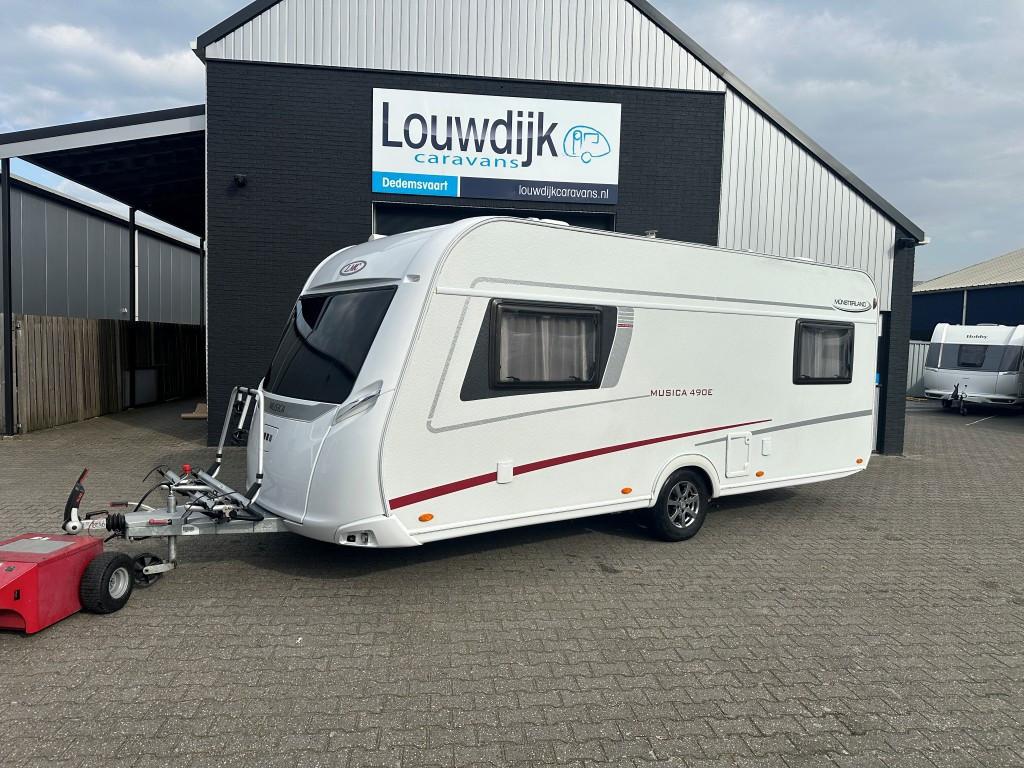 LMC Musica 490 E ’20 (Mover, Enkele Bedden, Rondzit), Caravans en Kamperen, Rondzit, 7 tot 8 meter, Bedrijf, Kelvinstraat 23
7701BZ  Dedemsvaart, NL