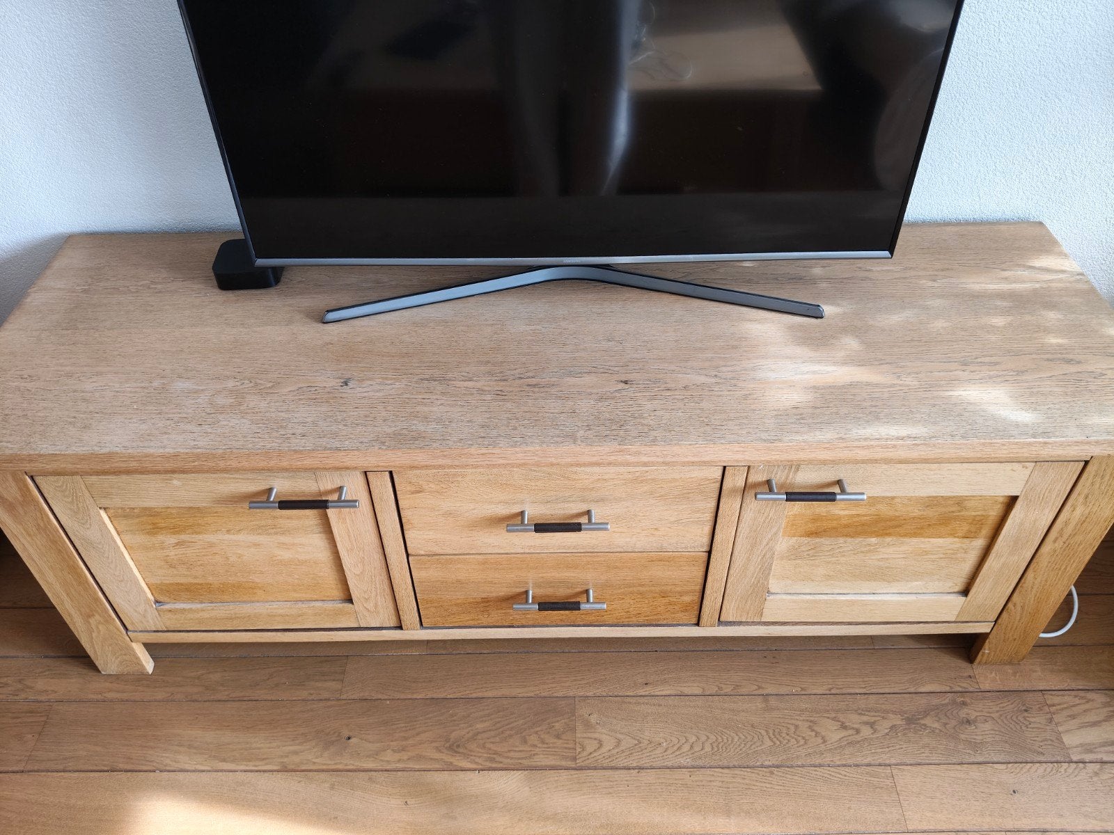 Massief eiken TV meubel met lades en deurtjes, Ophalen, Gebruikt, 100 tot 150 cm, Eikenhout