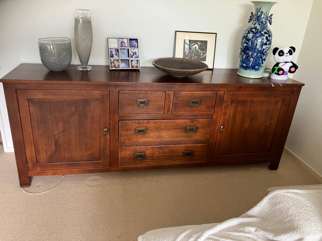 Massief eiken dressoir, Huis en Inrichting, Kasten | Dressoirs, Eikenhout, Ophalen of Verzenden, Zo goed als nieuw, 200 cm of meer