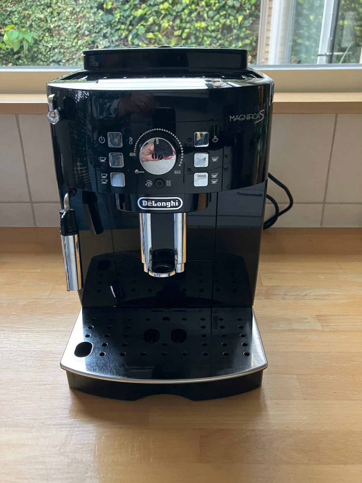 Delonghi izgs volautomatisch koffiemachine 22-11-2025 zwart, Witgoed en Apparatuur, Ophalen, Koffiemachine, Koffiebonen, Zo goed als nieuw