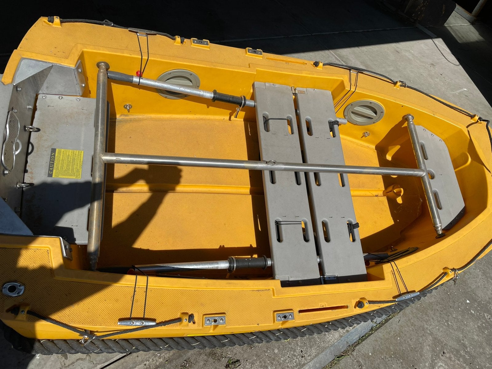 Bijboot met motor, Ophalen, Kunststof, Gebruikt, 2 m