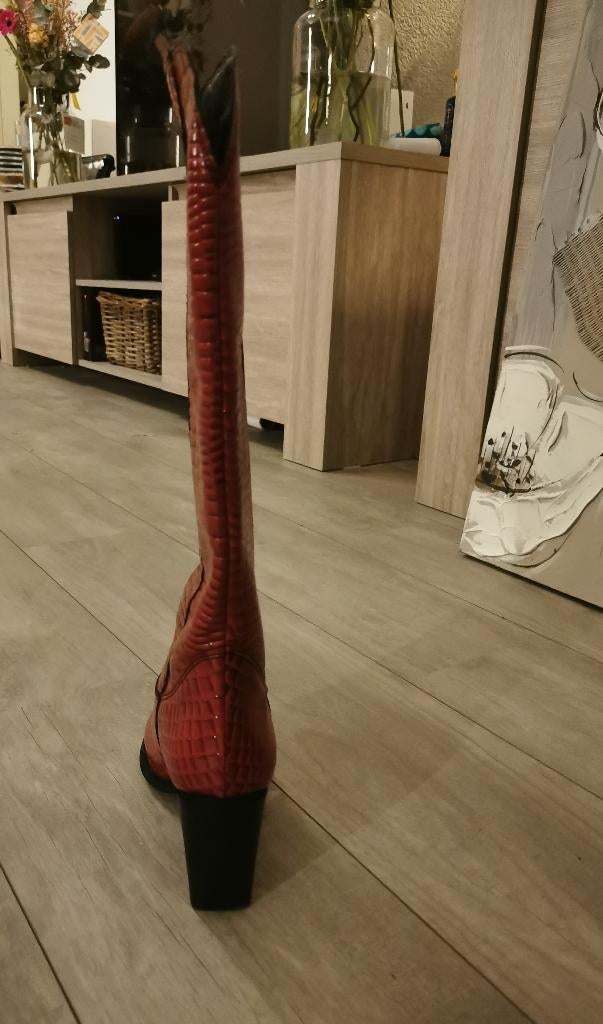 Italiaanse rode laarzen maat 37 met hoge hak, Kleding | Dames, Schoenen, Ophalen, Hoge laarzen, Rood, Onbekend