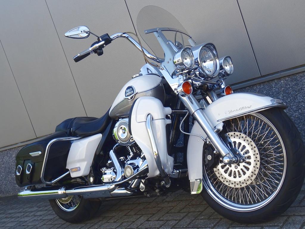 Harley-Davidson FLHRCI ROADKING (bj 2009), Chopper, Bedrijf, 1584 cc