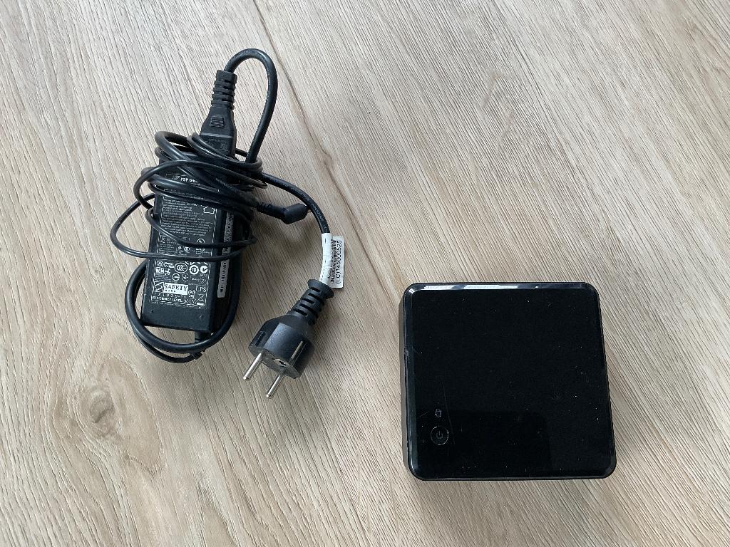 Intel Nuc DC3217IYE, Gebruikt, 64 GB, Minder dan 2 Ghz, Intel