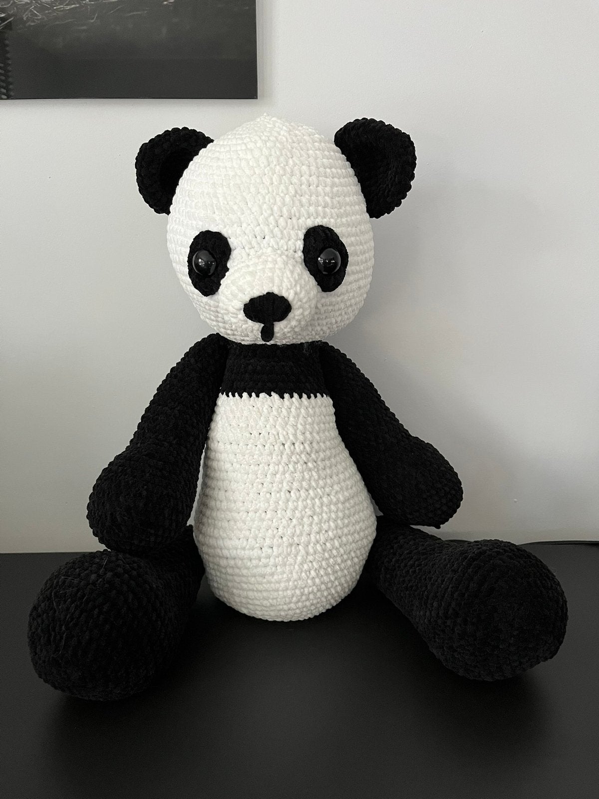 Grote gehaakte velvet panda, Kinderen en Baby's, Speelgoed | Knuffels en Pluche, Overige merken, Beer, Nieuw, Zwart
