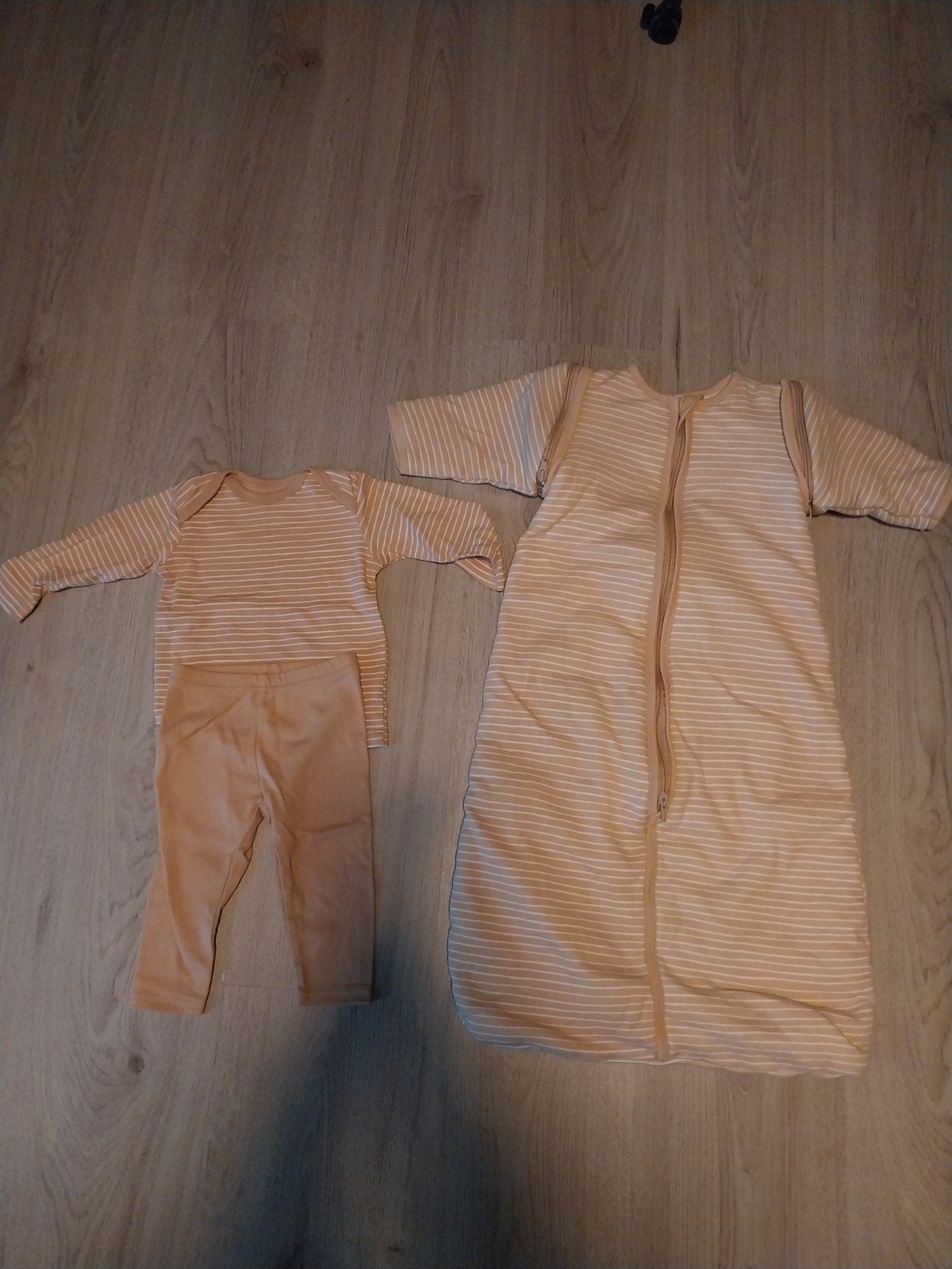 Slaapzak met bijpassende pyjama, maat 62-68/68-80, Zo goed als nieuw, Gevoerd, Overige merken, Ophalen of Verzenden