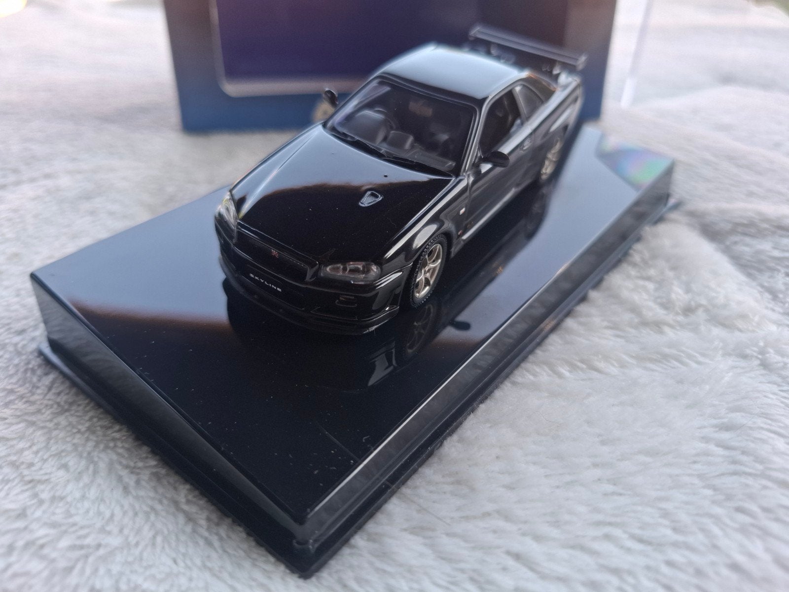 AutoArt 1:43 - Nissan Skyline R34 GTR V-Spec II, Ophalen of Verzenden, Nieuw, Auto, Overige merken