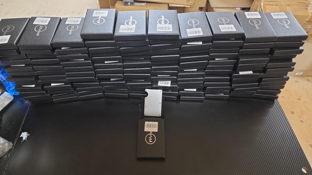 Partij 124 stuks nieuwe metalen pasjeshouders, Sieraden, Tassen en Uiterlijk, Portemonnees, Ophalen of Verzenden