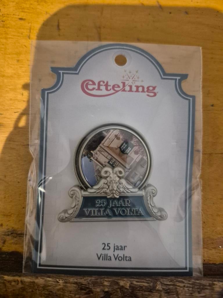 Efteling pin  25 jaar villa volta, Verzamelen, Efteling, Ophalen of Verzenden, Nieuw, Button of Speldje