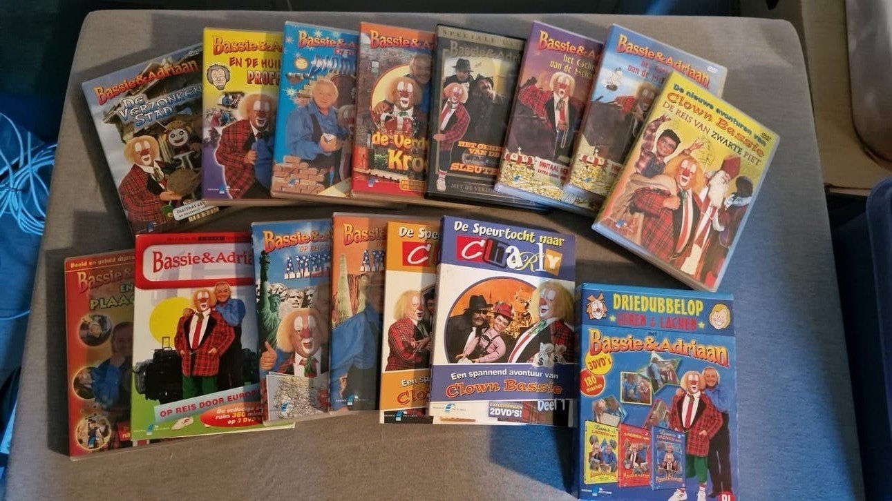 Grote collectie Bassie & Adriaan DVD's - Diverse avonturen, Verzamelbox, Alle leeftijden, Nederlands, Zo goed als nieuw
