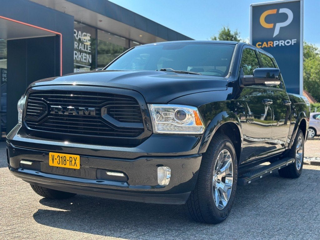 Dodge RAM 5.7 V8 CrewCab 5'7 Limited Luchtvering - Ramboxen, Met garantie (alle), Zwart, Origineel Nederlands, Bedrijf