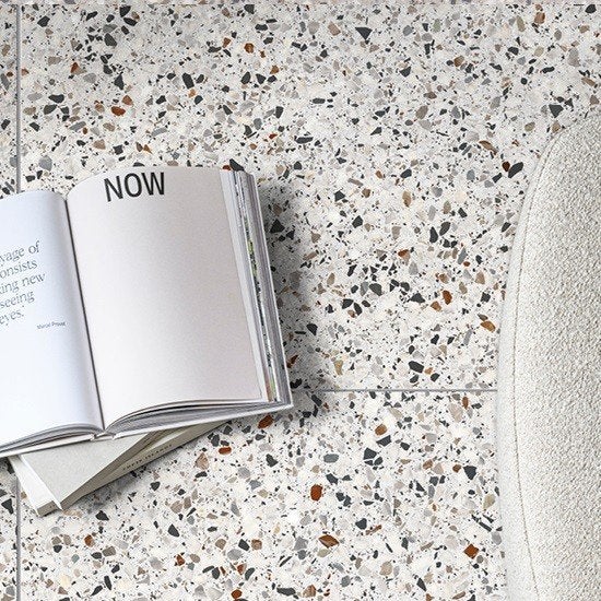 1x VT Wonen Ice Flakes terrazzo vloertegel 90x90, NIEUW, Doe-het-zelf en Verbouw, Tegels, Ophalen, 60 cm of meer, Nieuw, Vloertegels
