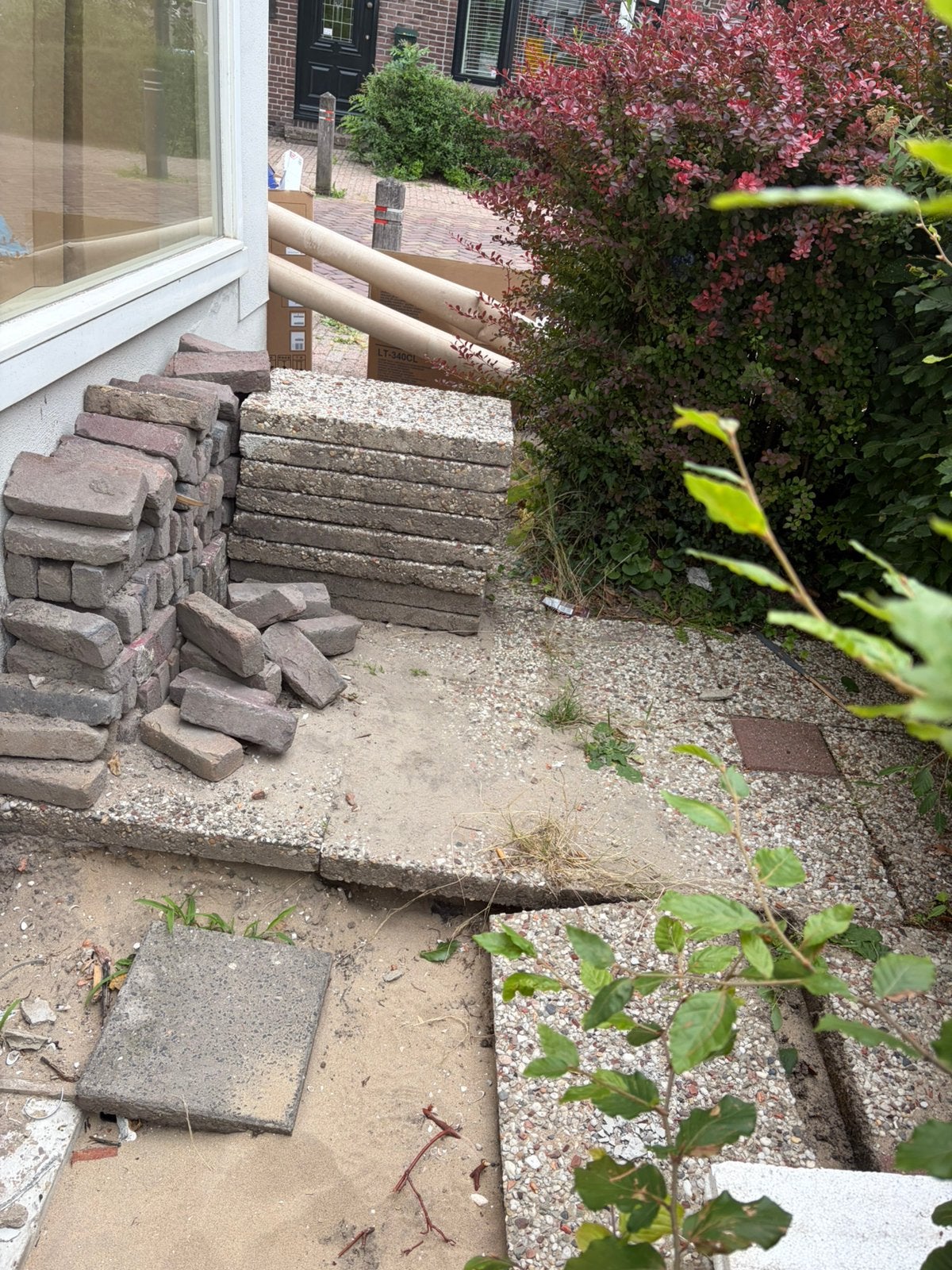 Gratis af te halen in Noord - Scharwoude, Ophalen of Verzenden, Zo goed als nieuw, Beton, Terrastegels