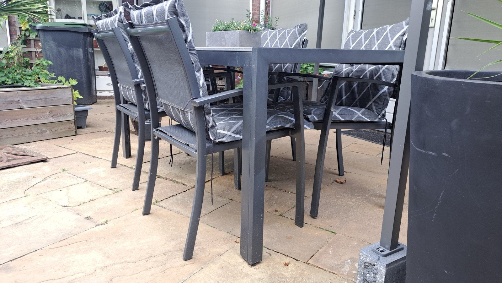 Tuinset met 4 stapelbare stoelen en kussens, Ophalen, 4 zitplaatsen, Gebruikt, Aluminium