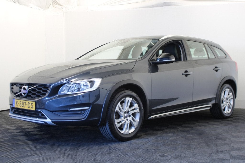 Volvo V60 Cross Country 2.0 D3 Momentum |Stoelverwarming|, Auto's, Volvo, Voorwielaandrijving, 4 cilinders, Leder en Stof, Automatische klimaatregeling