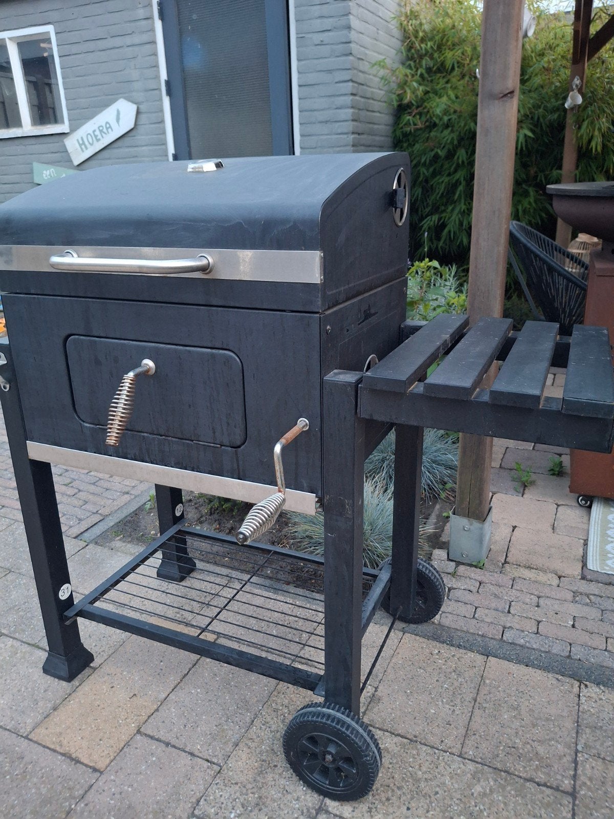 Zwarte houtskool barbecue op wielen, Ophalen, Gebruikt, Onbekend
