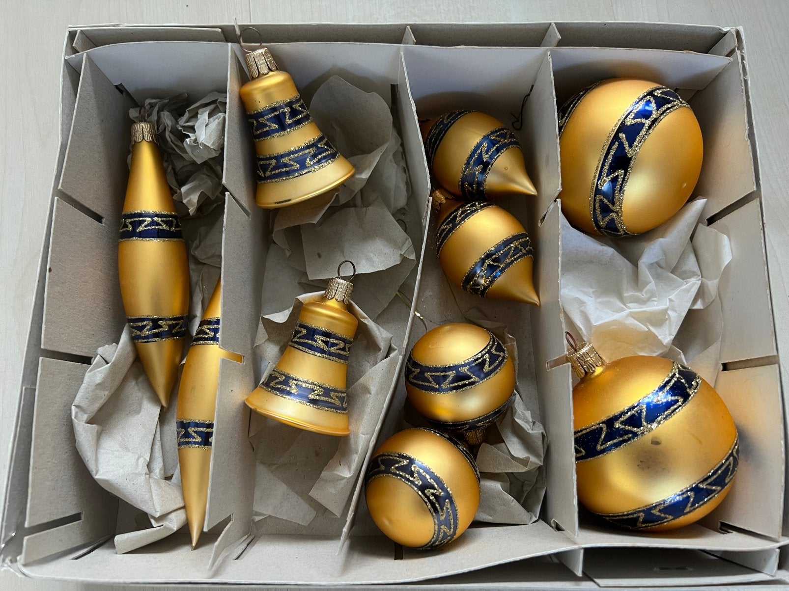Kerstballen van glas, Ophalen