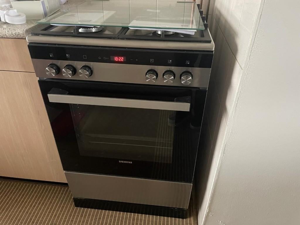 Gasfornuis Siemens, Witgoed en Apparatuur, Ophalen, 4 kookzones, Zo goed als nieuw, Gas